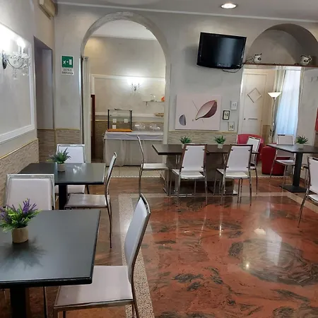 Antico מלון 2*